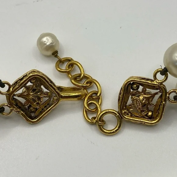 Vintage Chanel Two Strand Pearl 12mm Necklace W/Gripoix Clap - Picture 13 of 14